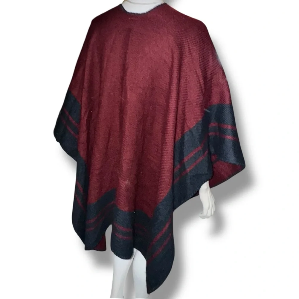 West Loop Burgundy & Black Plaid Open Front Poncho Ruana Wrap Knit Cape OS EUC
